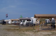 Camp at the foot of the dunes!