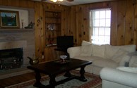 Rustic Home Living Room w/ Fireplace