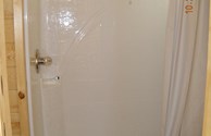 Tub & Shower in Deluxe Lodge