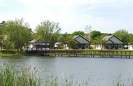 Lakeside Lodges
