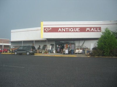 Antiques and Shopping nearby