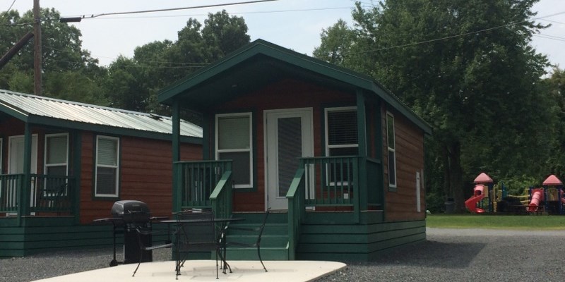 Waterfront Studio Cabins. Grill Provided. Sleeps 4.