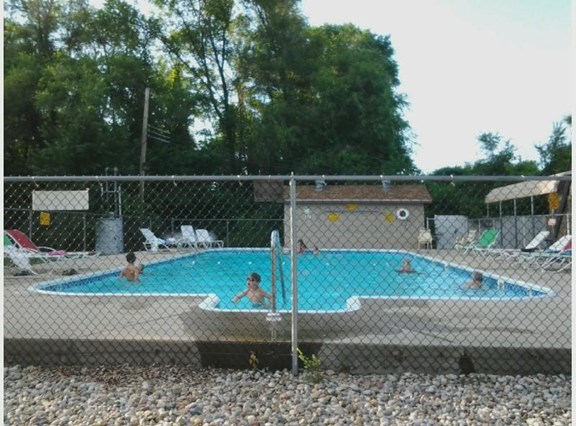Pool (Memorial Day to Labor Day)