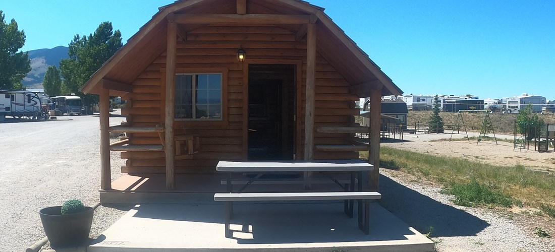 1Bedroom Cabin is open all year! A cozy room with a double bed and a twin bunk bed.  Has a nice heater to keep you warm in the winter. Complimentary coffee/water. It has a small refrigerator and microwave available. Remember to bring your own pillow and sheets/blankets.