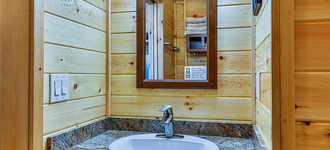 Wisconsin Dells KOA Deluxe Cabin Bathroom