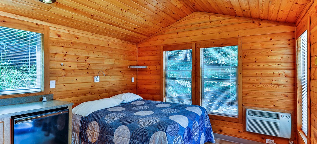 Wisconsin Dells KOA Deluxe Cabin Bedroom