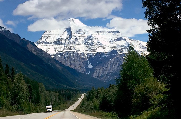 /blog/images/10-Canadian-Provincial-Parks-You-Need-to-Visit.jpg?preset=blogThumbnailCrop