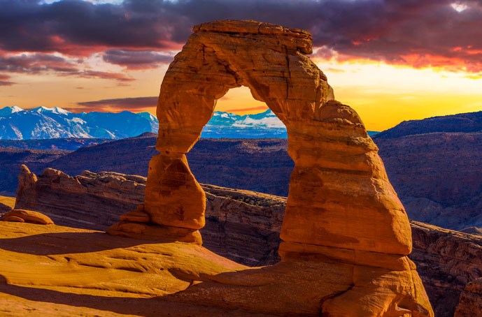 /blog/images/8-Hot-National-Parks-to-Visit-When-the-Weather-Gets-Cold.jpg?preset=blogThumbnailCrop