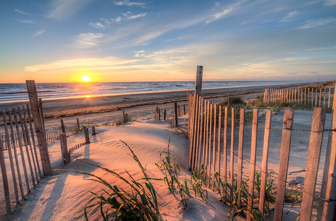 /blog/images/A-Seaside-Road-Trip-on-the-Outer-Banks-Scenic-Byway.jpg?preset=blogThumbnailCrop