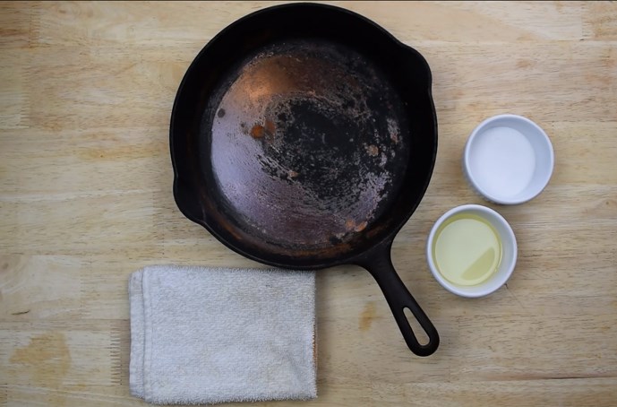 How to Clean a Cast Iron Skillet – Must Love Camping