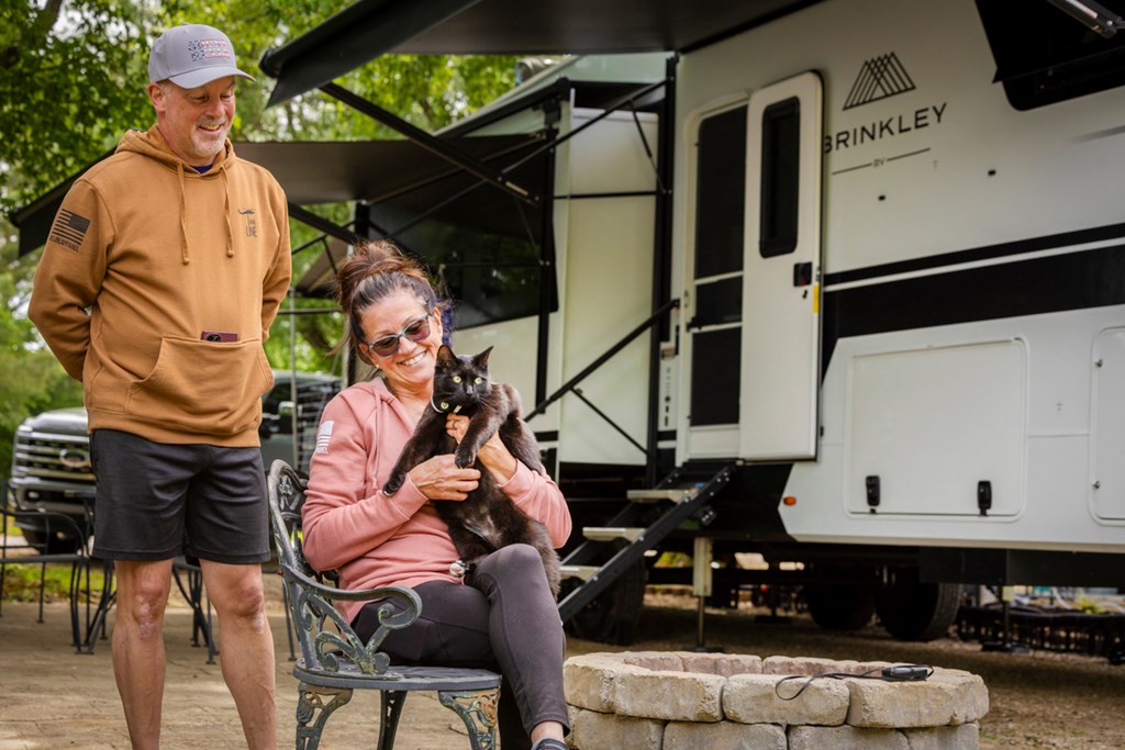 RV owners with a cat at Bowling Green KOA Holiday