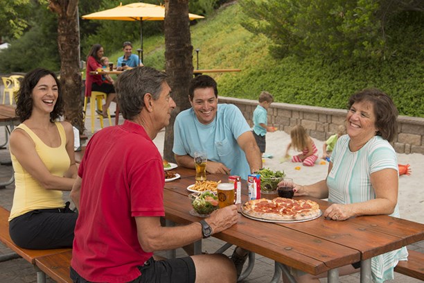 /blog/images/Family-reunion-check-list.jpg?preset=blogThumbnailCrop