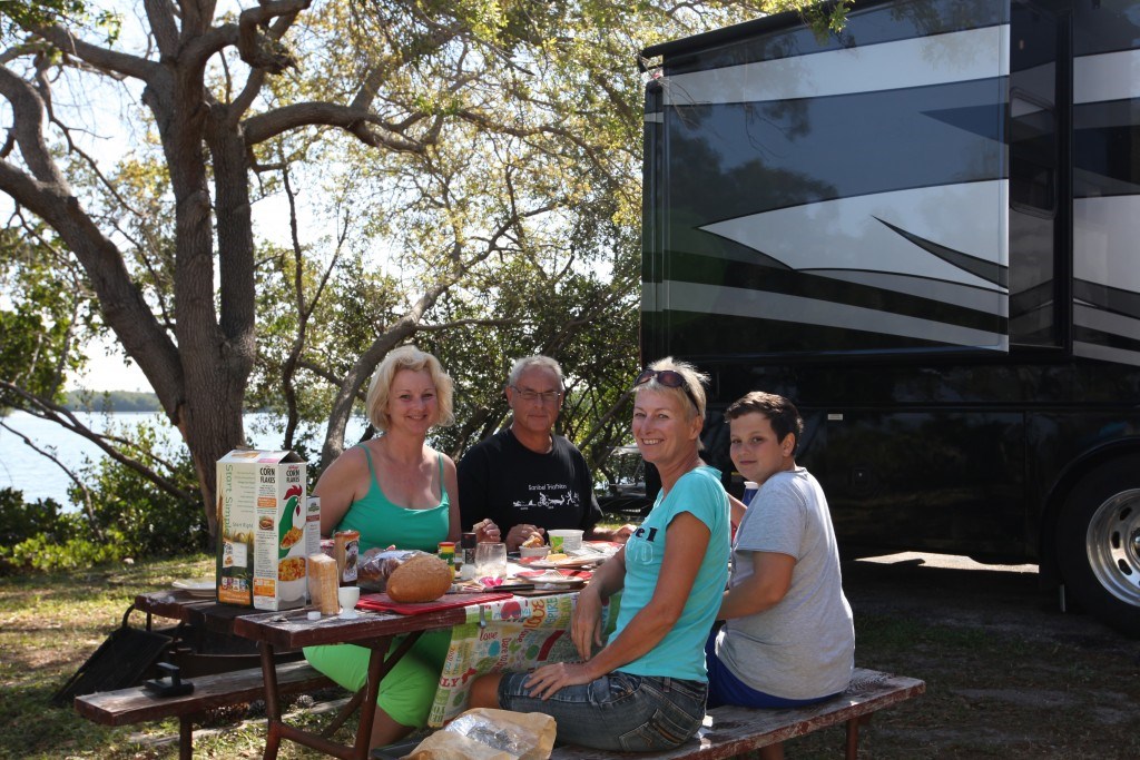 COP, STP, St. Petersburg / Madeira Beach, 9144, Photo by Anna Paige, Camper, RV, Campsite, Picnic, Family, Food,
