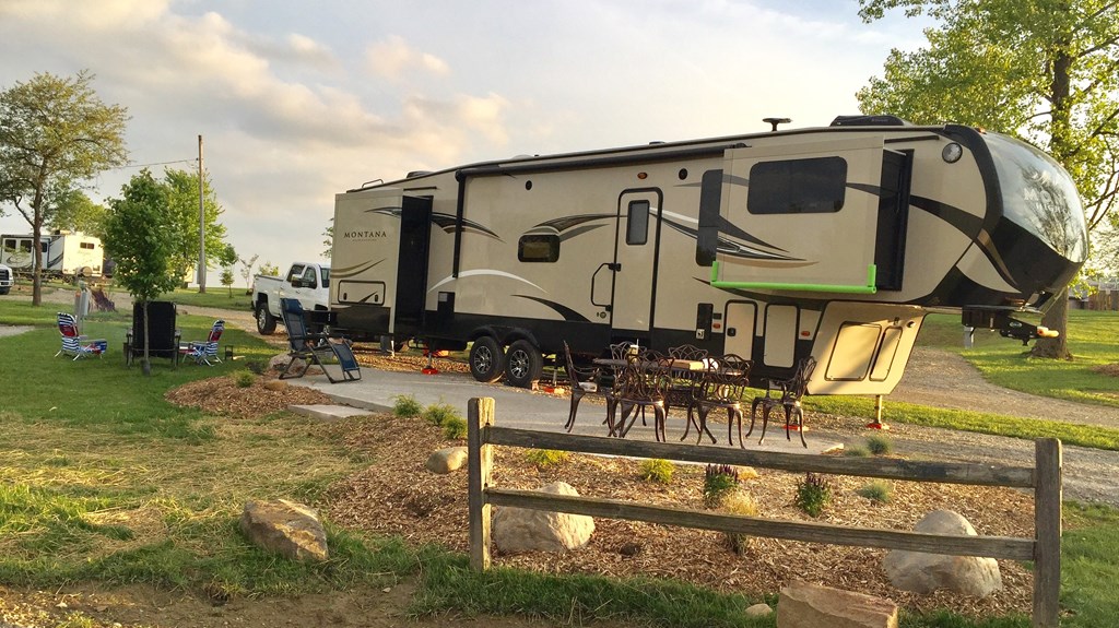 Sunbury / Columbus North KOA Patio Site