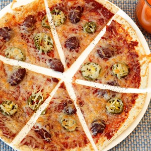 How To Make Tortilla Pizzas Image