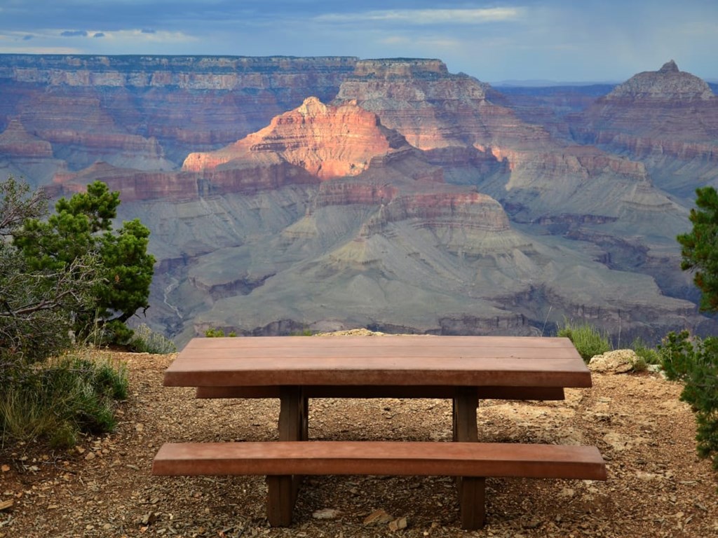 /blog/images/avoid-crowds-in-national-parks.jpg?preset=blogThumbnailCrop