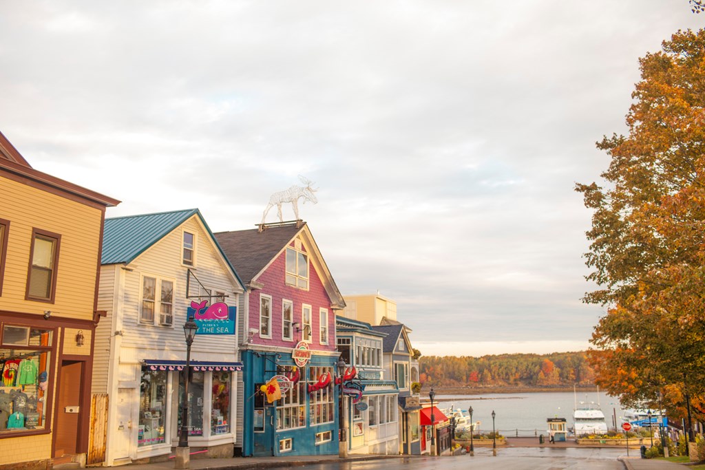 Bar Harbor Maine town square during a fall day.