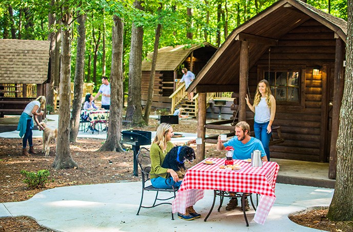 /blog/images/cabin-vs-hotel.jpg?preset=blogThumbnailCrop