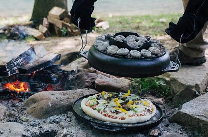 Lodge Cast Iron Campfire Pizza