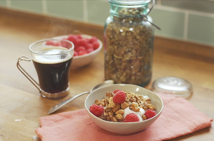 /blog/images/cinnamon-granola.jpg?preset=blogThumbnailCrop