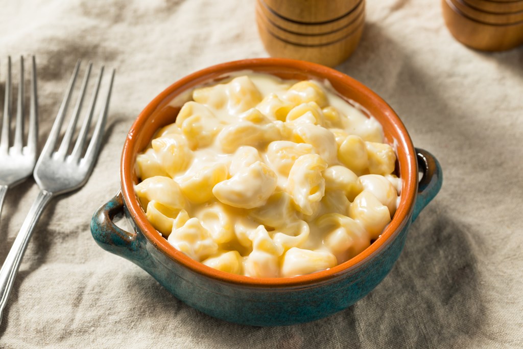 Homemade White Macaroni and Cheese in a Bowl