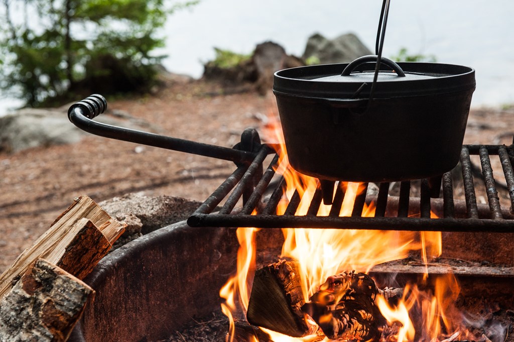 Cast Iron Camp Dutch Oven Lid Stand, 4-In-1 Folding Pot Stand/Camp Dutch  Oven To