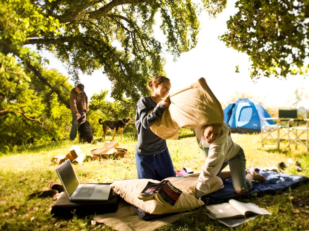 /blog/images/family-camp-vacation.jpg?preset=blogThumbnailCrop