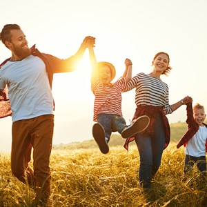 7 Ways to Save Big on Your Next Family Vacation Image