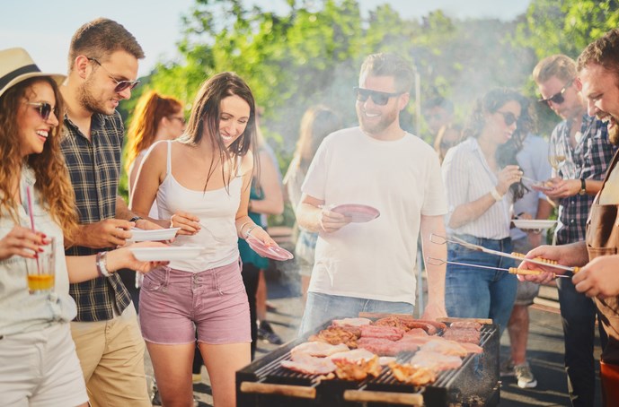 how many hotdogs to buy for a large group