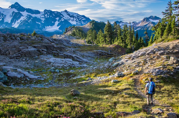 /blog/images/leave-no-trace-hiking.jpg?preset=blogThumbnailCrop