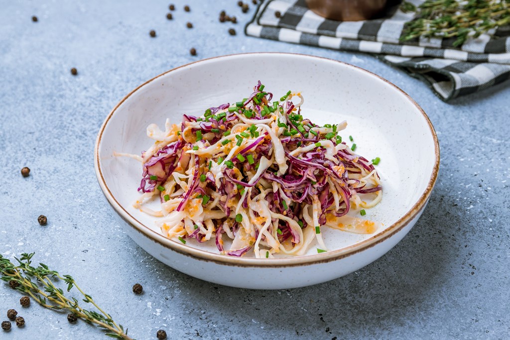 coleslaw salad with cabbage and carrots