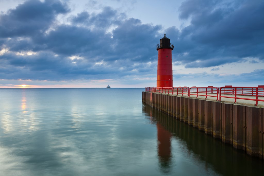 Image of the Milwaukee Lighthouse at sunrise.