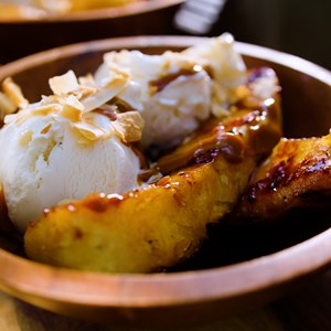 Grilled Pineapple and Dulce de Leche Sundaes Image