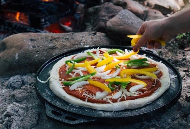 Lodge Cast Iron Campfire Pizza