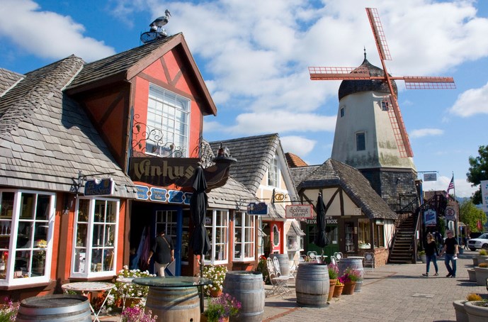 /blog/images/themed-towns.jpg?preset=blogThumbnailCrop