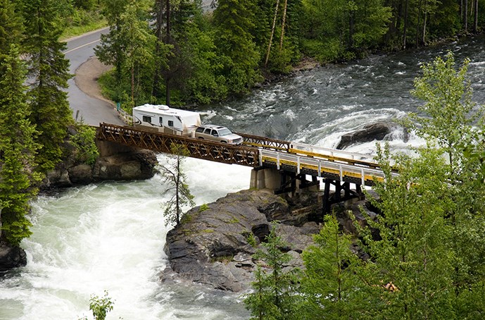 /blog/images/towable-rv.jpg?preset=blogThumbnailCrop
