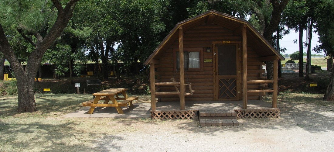 Shady 1 room Rustic Cabin with cable and mini fridge!