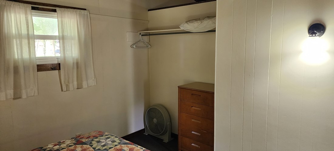 C01 Deluxe Cabin Bedroom 1 - 1
