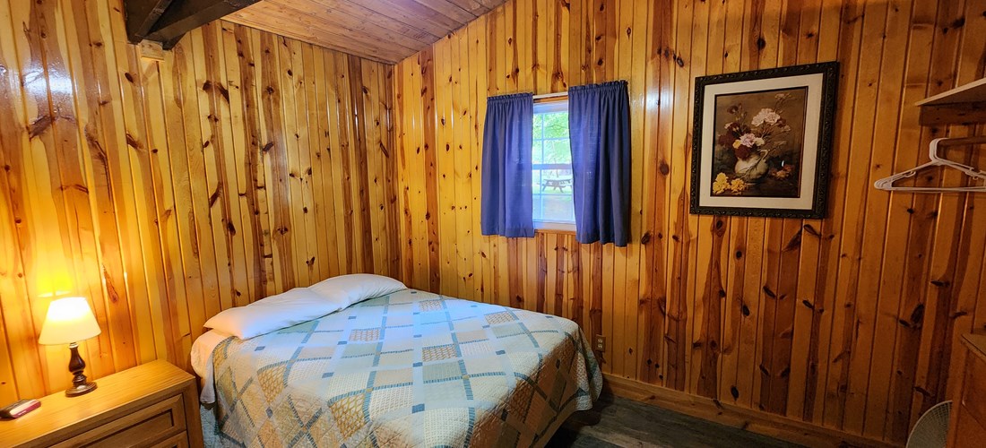 C07 Deluxe Cabin Bedroom 2