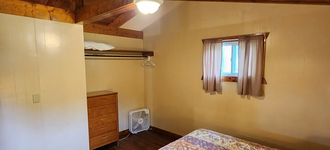 C05 Deluxe Cabin Bedroom 1