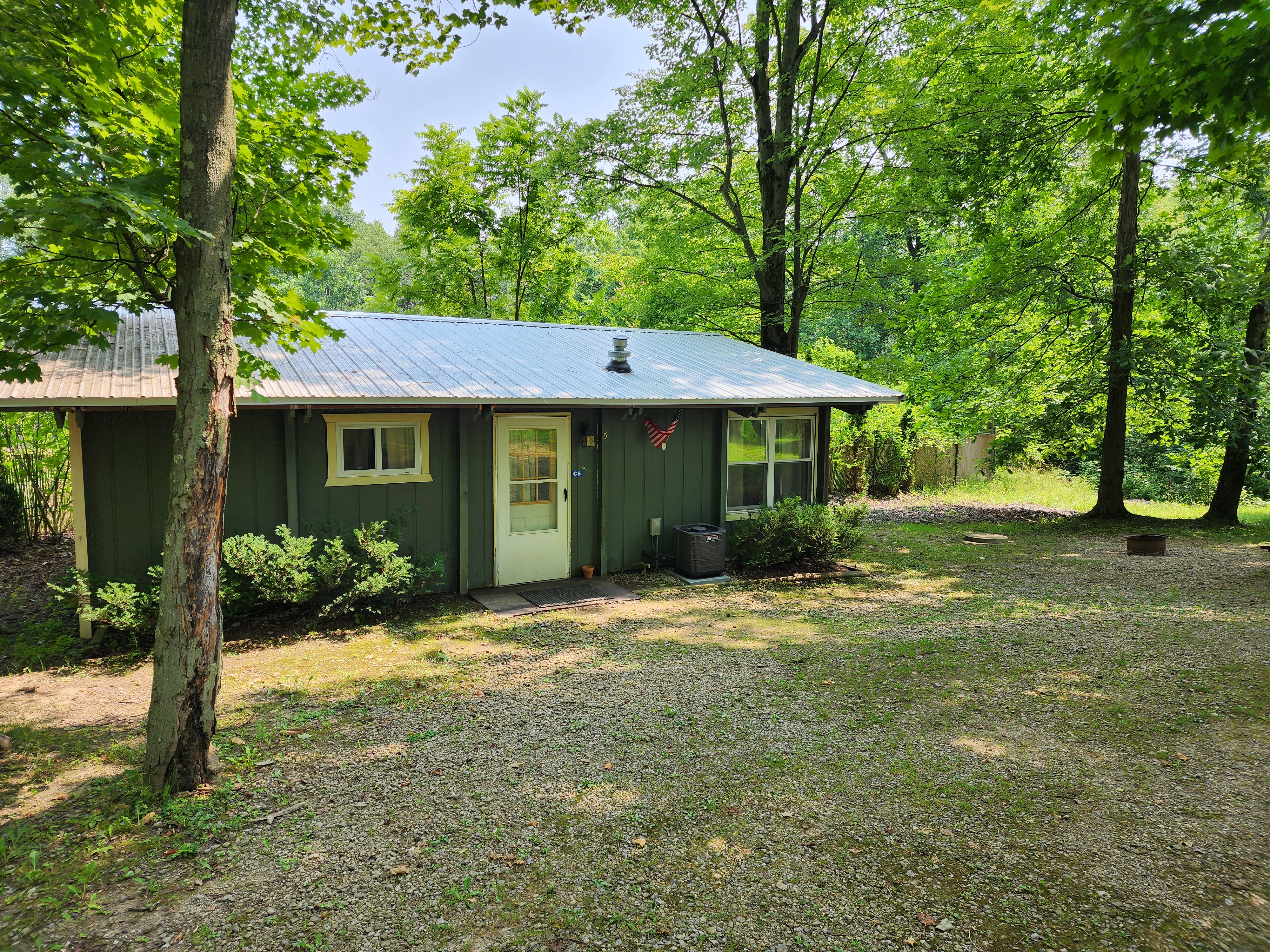 C05 Deluxe Cabin Front view