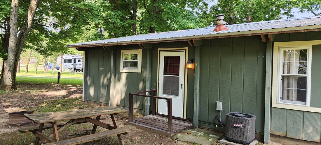 Deluxe Cabin C01 side door to fire ring and picnic area