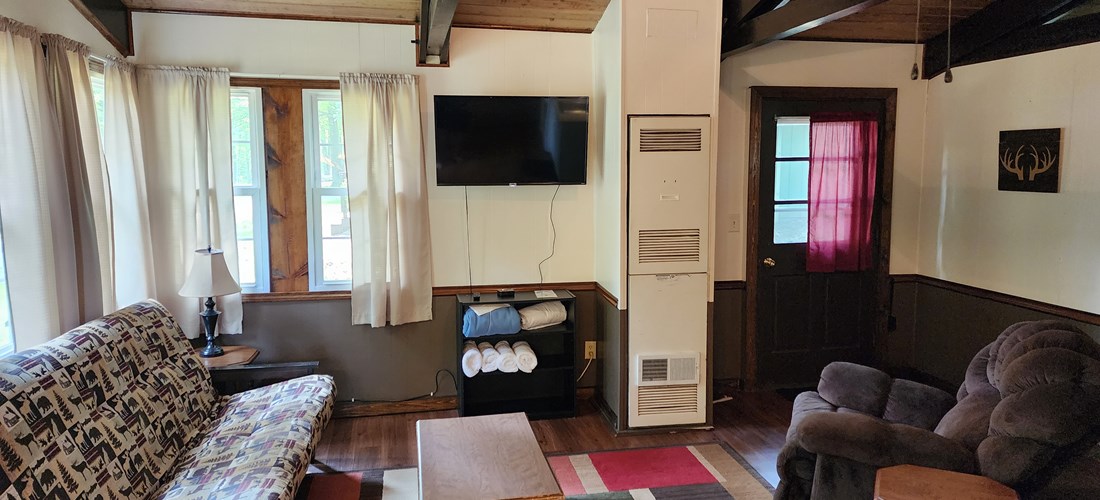 C01 Deluxe Cabin Livingroom