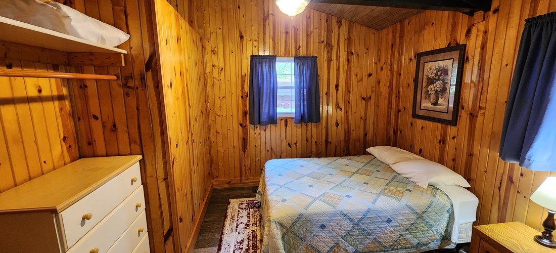 C07 Deluxe Cabin Bedroom 1