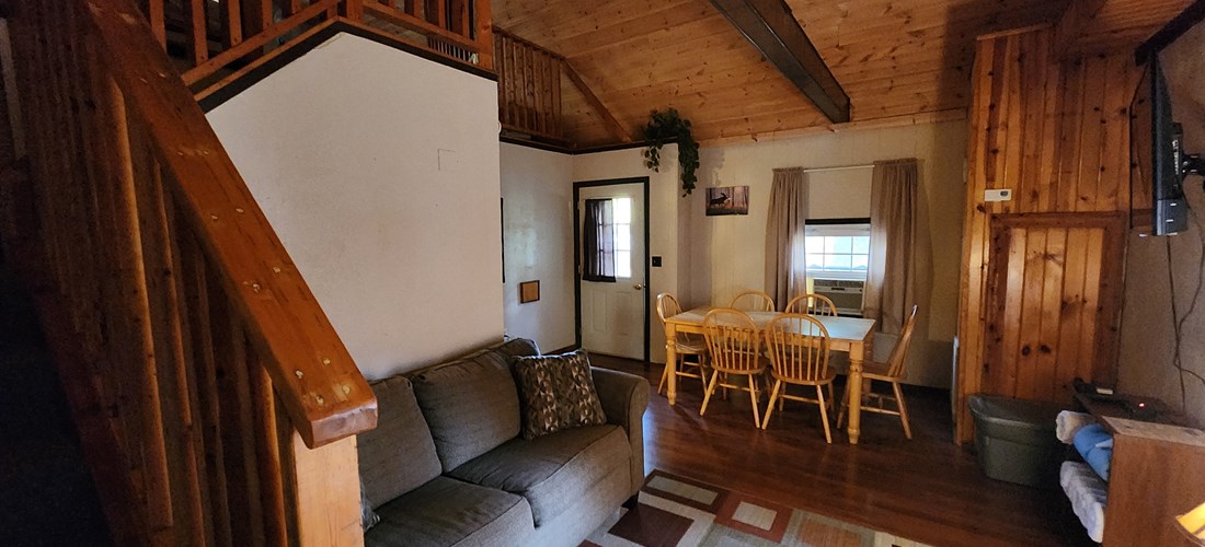 C11 Barn Livingroom / Dining area 1-2