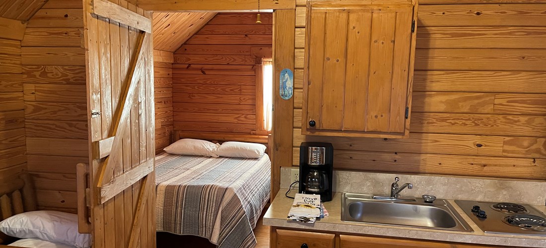 Cabin with kitchen, bedroom