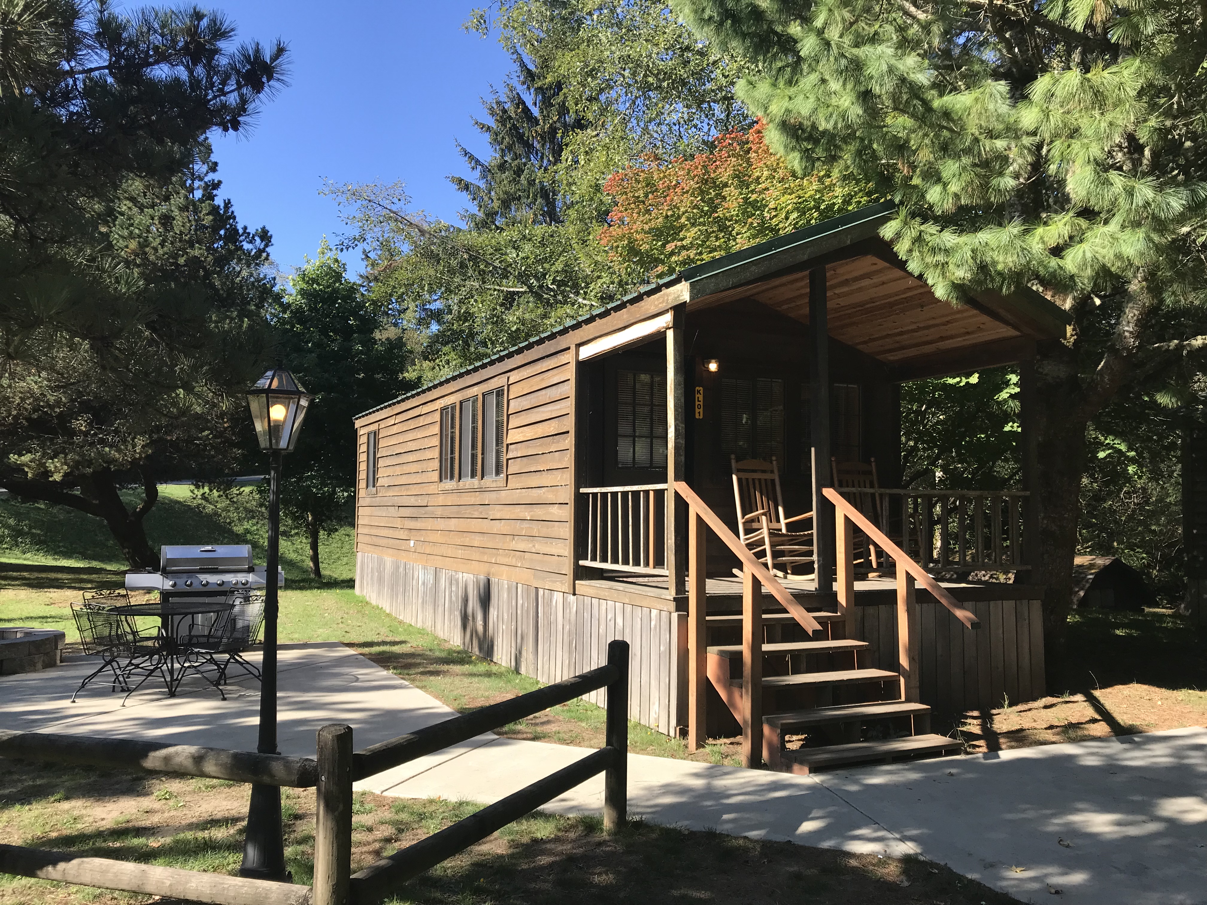 Deluxe Cabin (Full Bath with Shower), KOA Patio ® Pictures Astoria