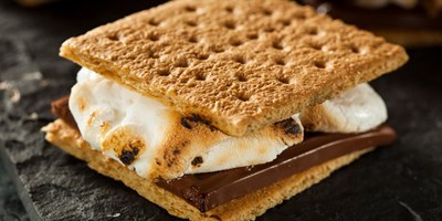 GET MORE FROM YOUR S'MORES WITH THESE FUN S'MORES IDEAS