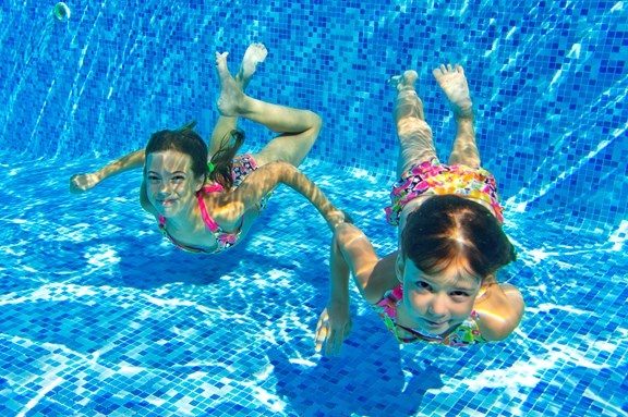 SUMMER SPARKLING POOL