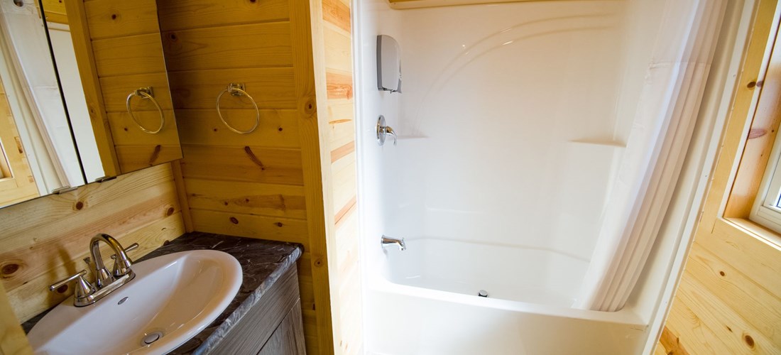 Deluxe cabin (w/Bathroom) for 6 (cabin) bathroom
